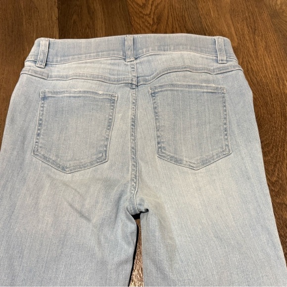 Spanx Pull On Flare Leg Jeans Light Wash Size Small Stretch Denim - Picture 5 of 8